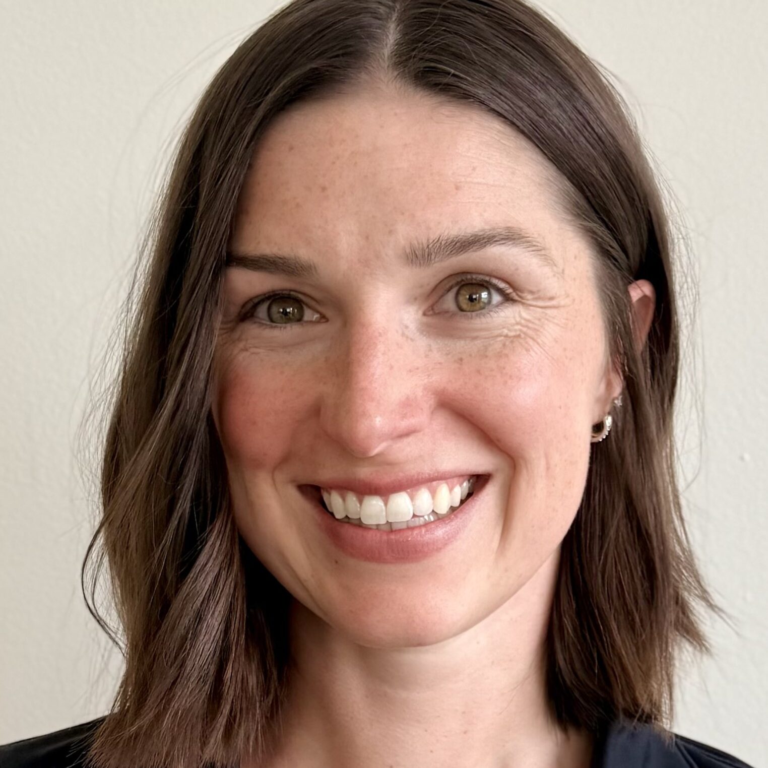 Jessica Castillo Headshot cropped 2